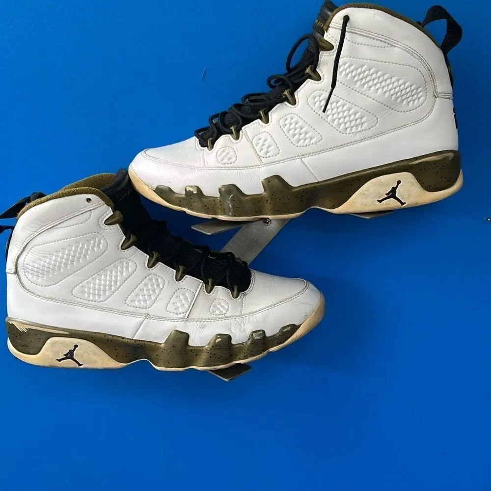 Nike Air Jordan 9 IX Retro Statue Men’s Size 10.5 Sneakers  White Olive 302370-1
